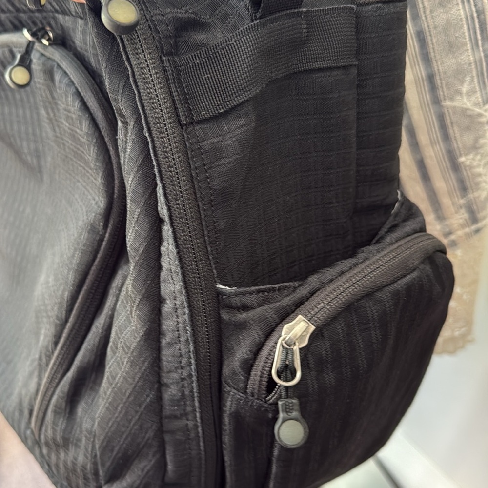 Patagonia Black Duffle EUC Large - Picture 5 of 9